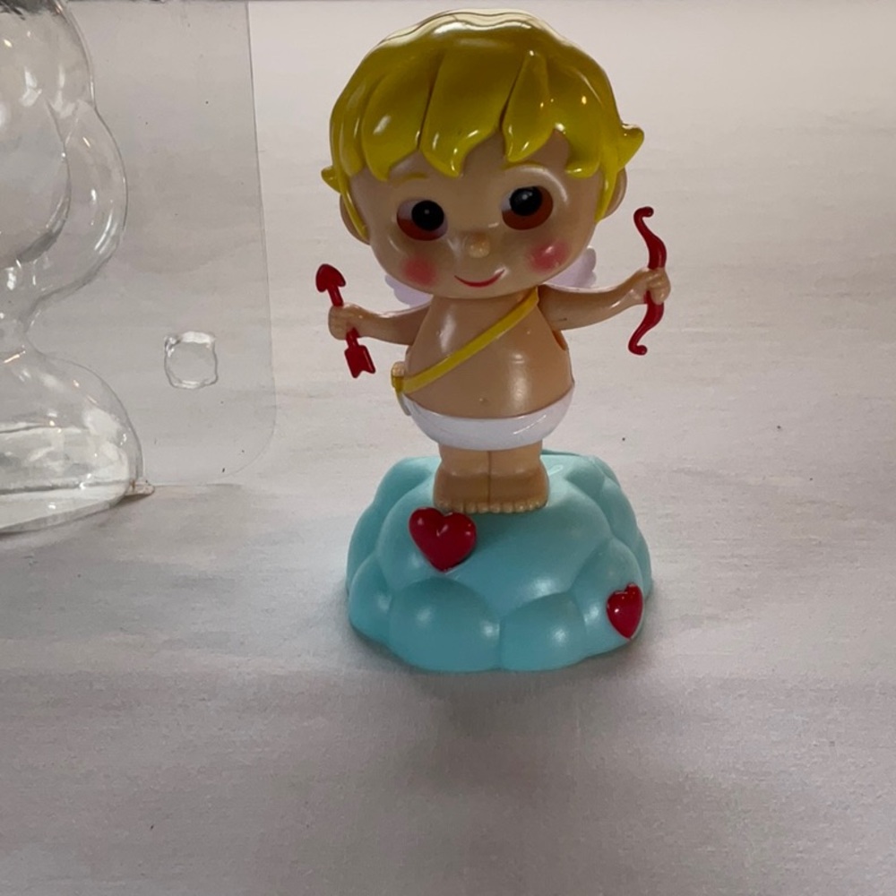 Solar Dancing Cupid